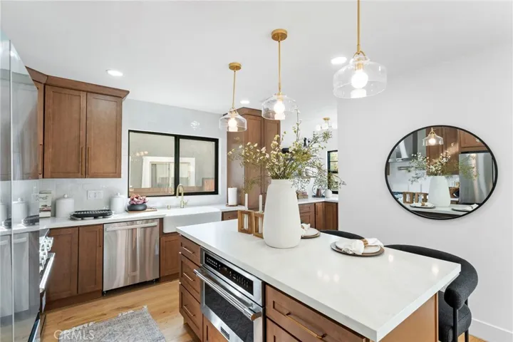 5334 S Hillcrest Drive, Los Angeles, California 90043