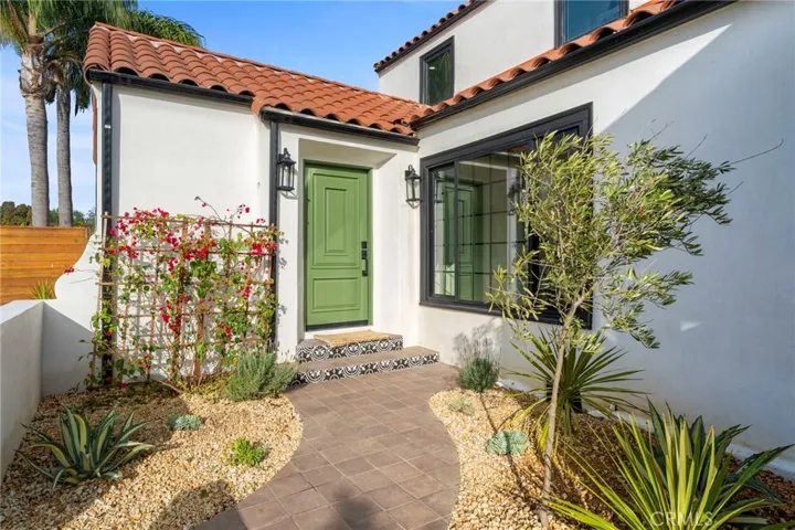5334 S Hillcrest Drive, Los Angeles, California 90043
