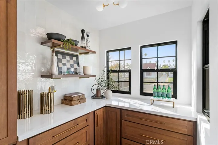 5334 S Hillcrest Drive, Los Angeles, California 90043