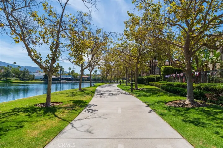 A refreshing trail filled with walking paths by RSM Lake