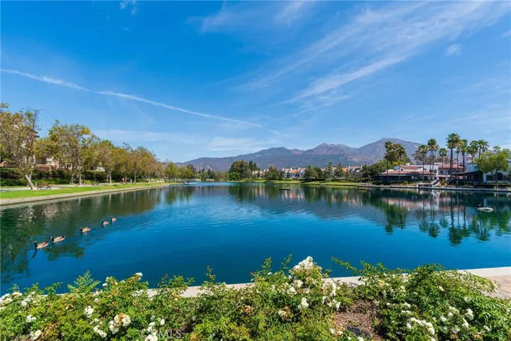 Looking out at the famous RSM Lake, you can enjoy an awesome view, just a 3-5-minute walk from this property