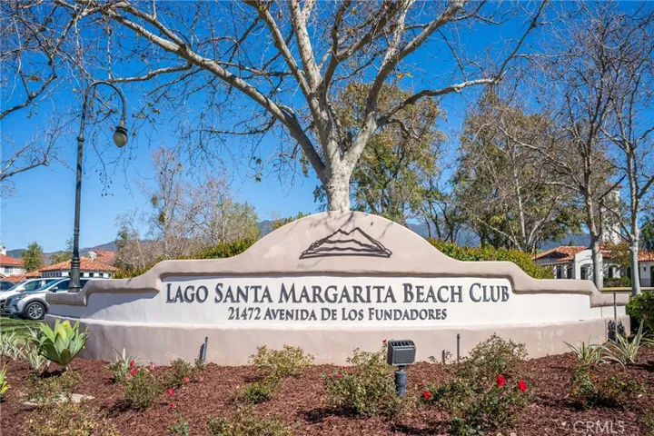 Access to Lago Santa Margarita Beach Club