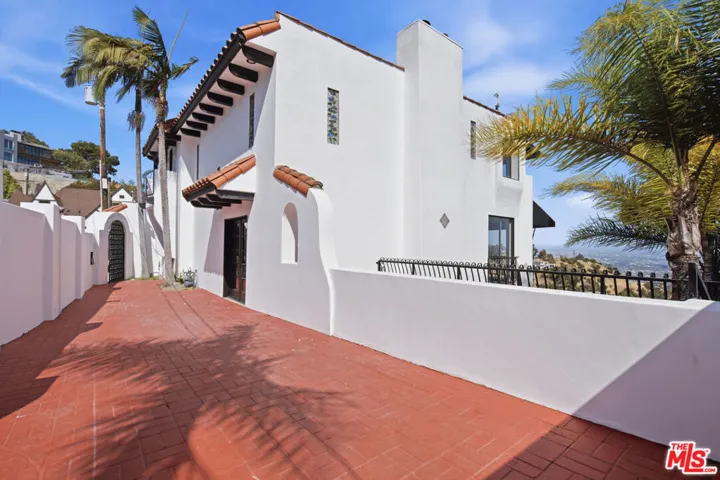 8908 Appian Way, Los Angeles, California 90046