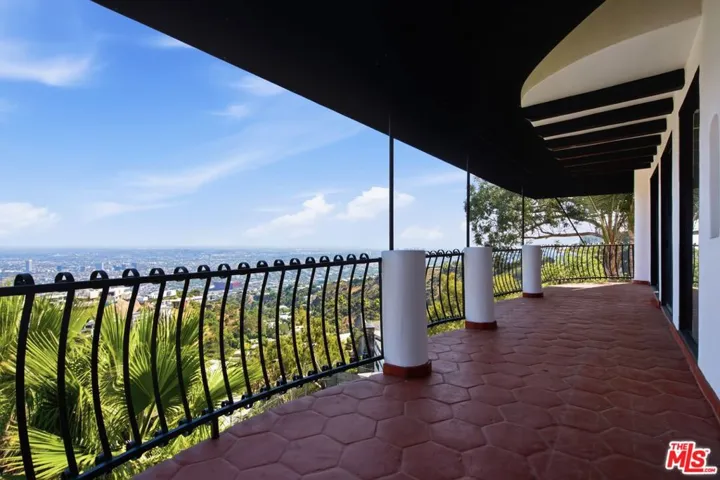 8908 Appian Way, Los Angeles, California 90046