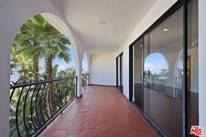 8908 Appian Way, Los Angeles, California 90046