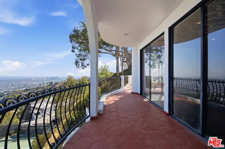 8908 Appian Way, Los Angeles, California 90046