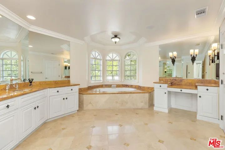 1922 Bel Air Road, Los Angeles, California 90077