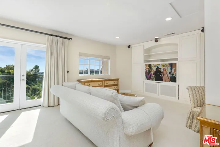 1922 Bel Air Road, Los Angeles, California 90077