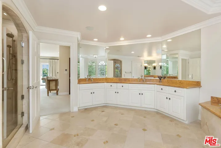 1922 Bel Air Road, Los Angeles, California 90077