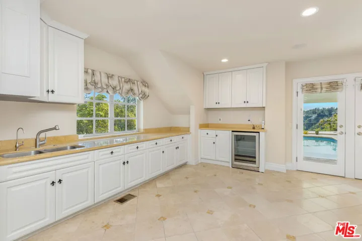 1922 Bel Air Road, Los Angeles, California 90077