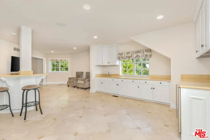 1922 Bel Air Road, Los Angeles, California 90077