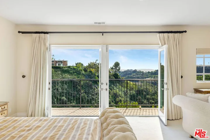 1922 Bel Air Road, Los Angeles, California 90077