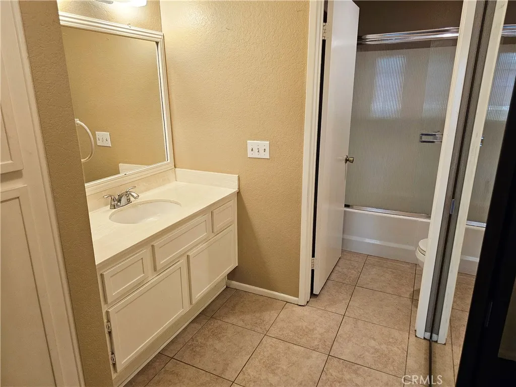Bathroom 2B