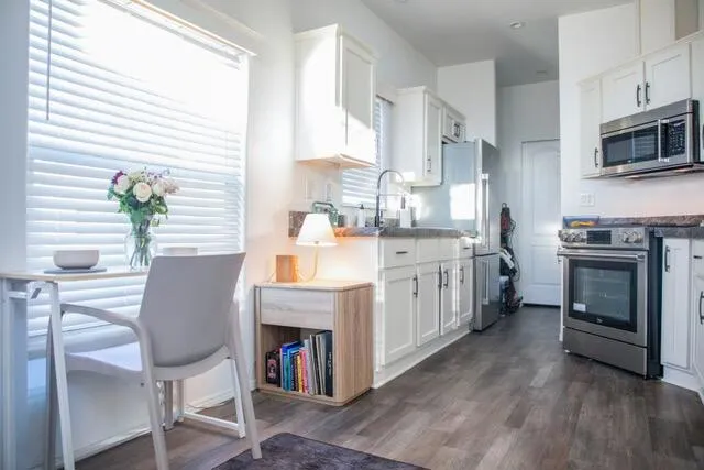 Dining & Kitchen