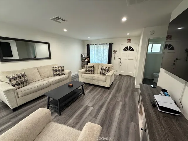 17111 Roscoe Boulevard 15, Northridge, California 91325