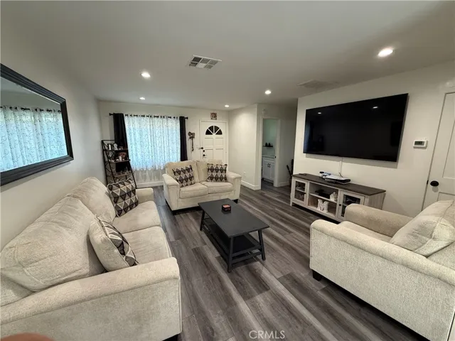 17111 Roscoe Boulevard 15, Northridge, California 91325