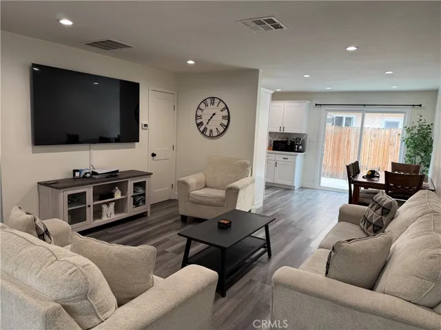 17111 Roscoe Boulevard 15, Northridge, California 91325