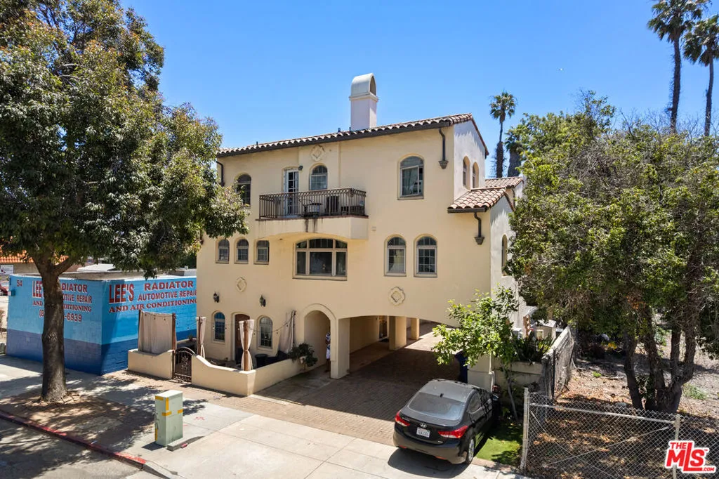 44 E Thompson Boulevard, Ventura, California 93001 — photo 5