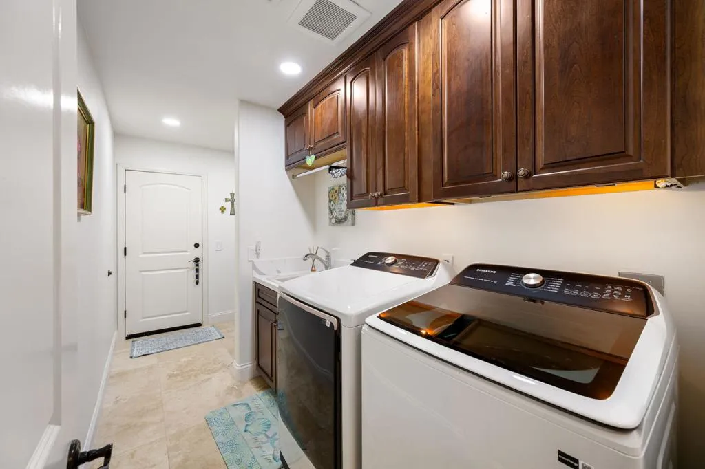 75-web-or-mls-KS_Vicente_Miller_0626_075