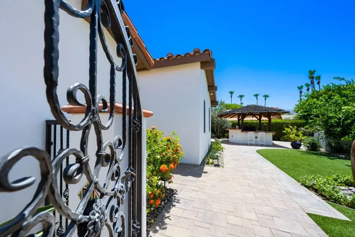 1-web-or-mls-KS_Vicente_Miller_0626_001