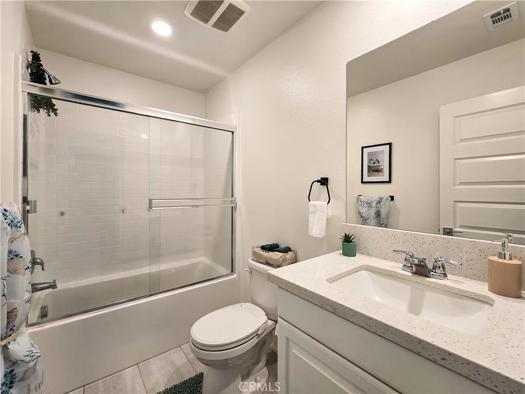 Hall Bath Upstairs