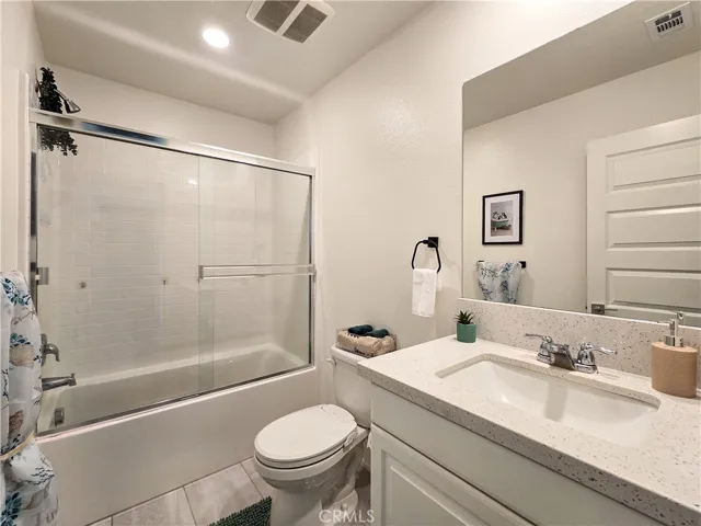 Hall Bath Upstairs