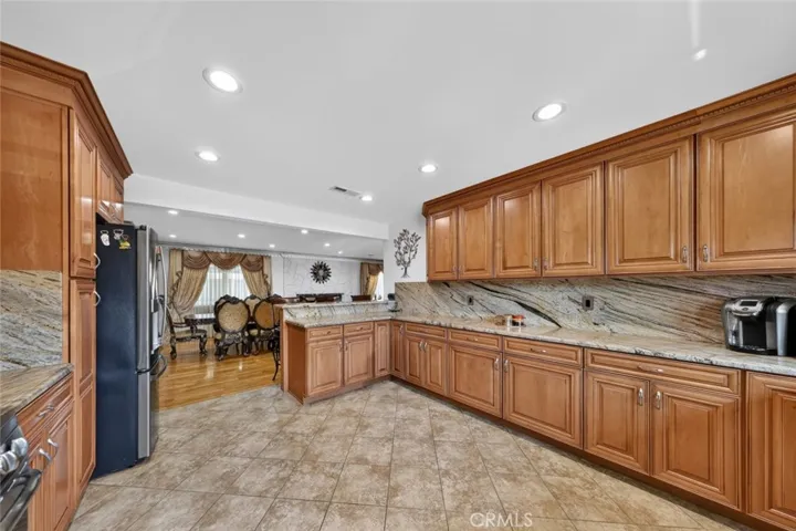 6415 Varna Avenue, Van Nuys, California 91401