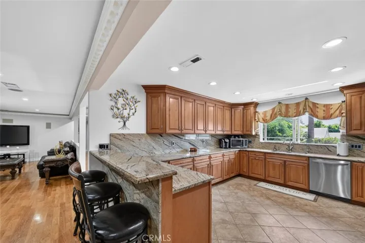 6415 Varna Avenue, Van Nuys, California 91401