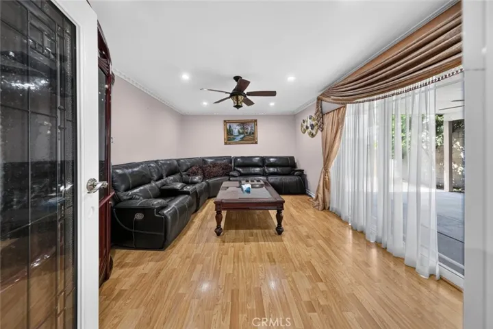 6415 Varna Avenue, Van Nuys, California 91401