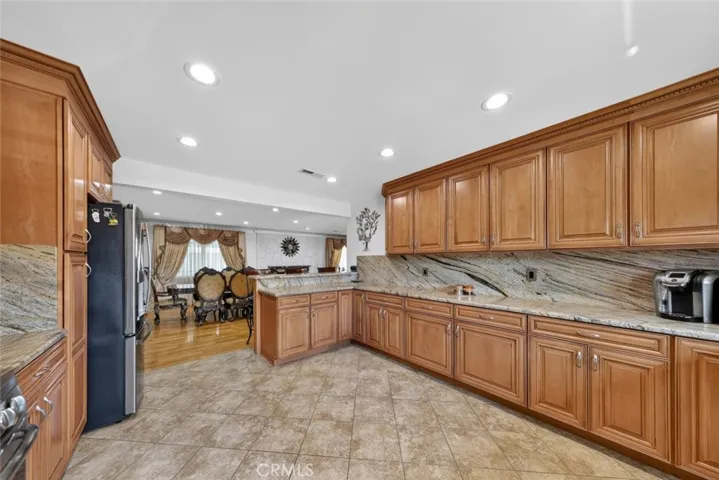 6415 Varna Avenue, Van Nuys, California 91401