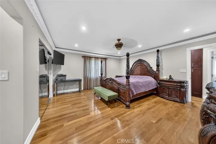 6415 Varna Avenue, Van Nuys, California 91401