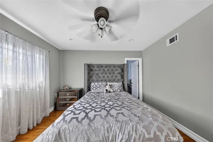 6415 Varna Avenue, Van Nuys, California 91401