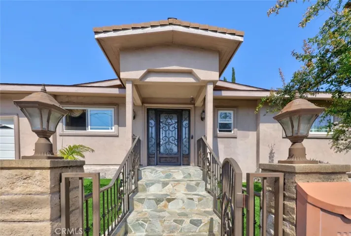 6415 Varna Avenue, Van Nuys, California 91401