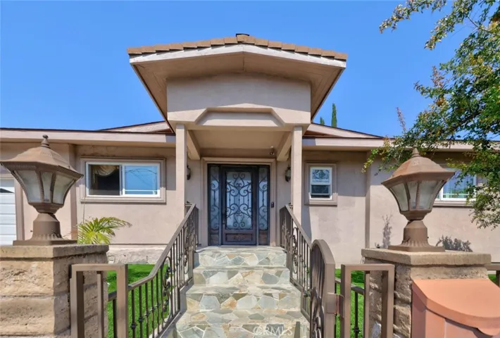 6415 Varna Avenue, Van Nuys, California 91401