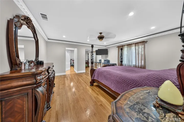 6415 Varna Avenue, Van Nuys, California 91401