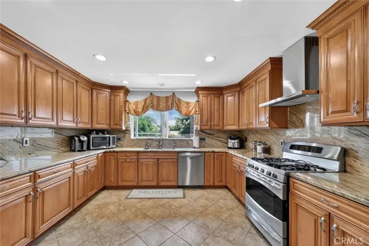 6415 Varna Avenue, Van Nuys, California 91401