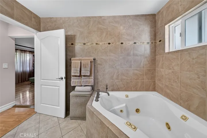 6415 Varna Avenue, Van Nuys, California 91401