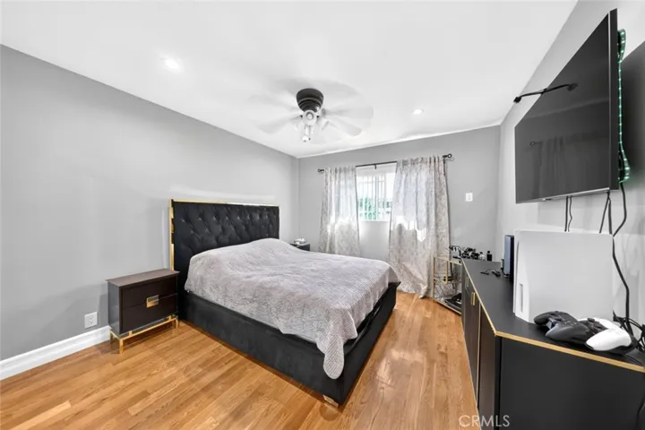 6415 Varna Avenue, Van Nuys, California 91401