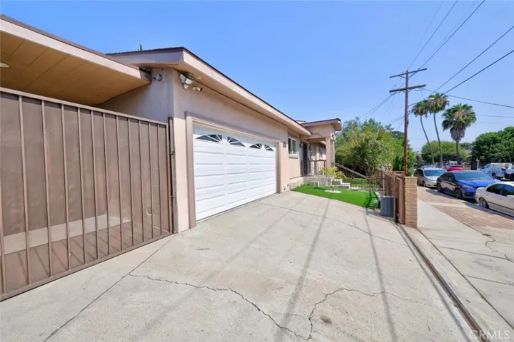 6415 Varna Avenue, Van Nuys, California 91401