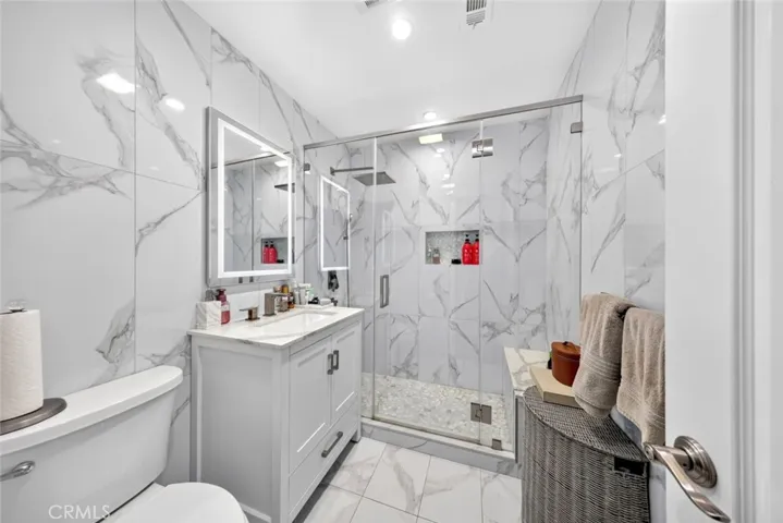 6415 Varna Avenue, Van Nuys, California 91401