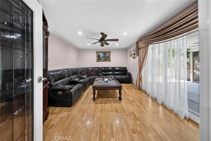 6415 Varna Avenue, Van Nuys, California 91401