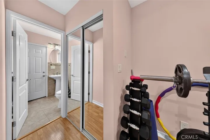 6415 Varna Avenue, Van Nuys, California 91401