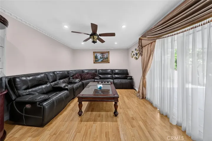 6415 Varna Avenue, Van Nuys, California 91401