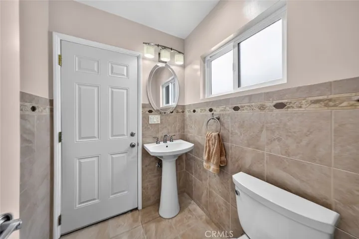 6415 Varna Avenue, Van Nuys, California 91401
