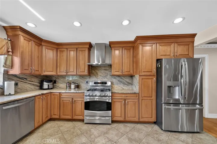 6415 Varna Avenue, Van Nuys, California 91401