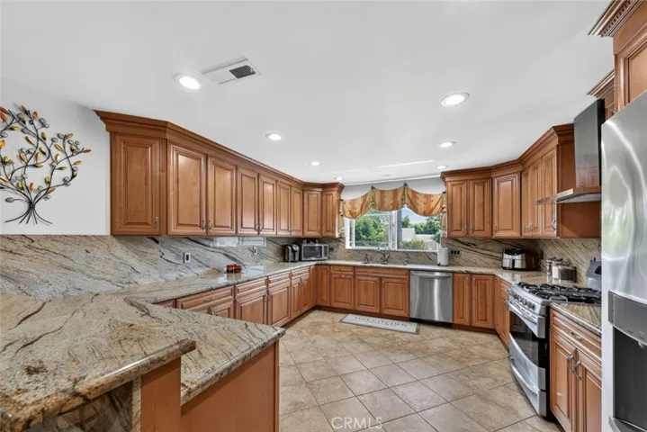 6415 Varna Avenue, Van Nuys, California 91401