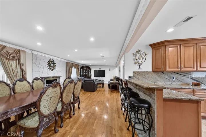 6415 Varna Avenue, Van Nuys, California 91401