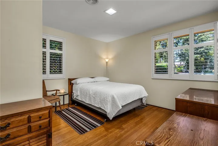 1130 Centinela, Santa Monica, California 90403