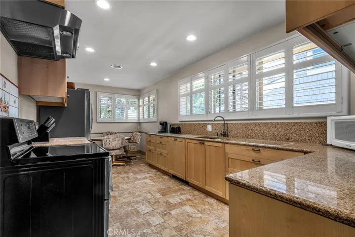 1130 Centinela, Santa Monica, California 90403