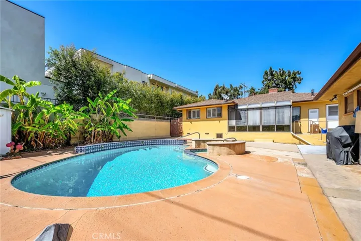 1130 Centinela, Santa Monica, California 90403